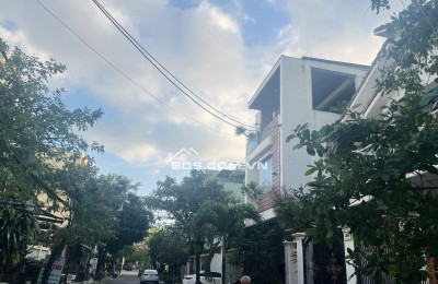 Cần bán nhà cấp 4 gác lững ĐỖ NHUẬN ngay trước cổng bến xe tt tp Đà Nẵng